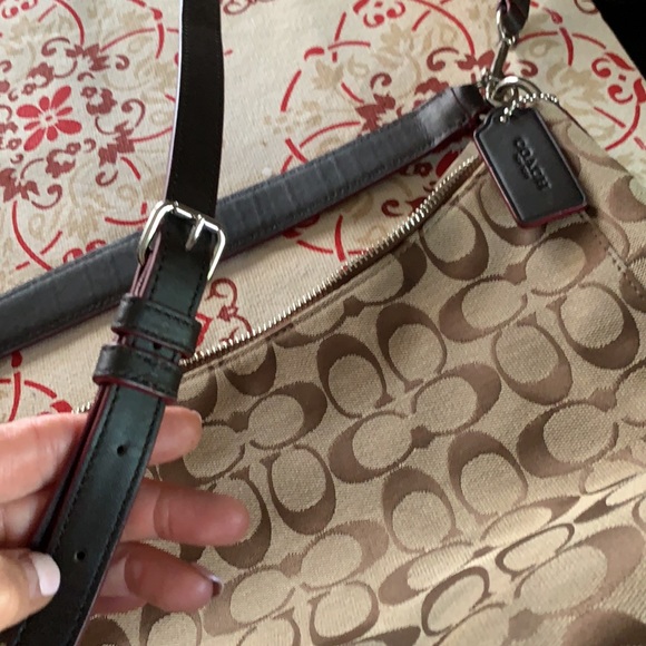 Like new Coach Bag satchel or crossbody - Picture 2 of 8